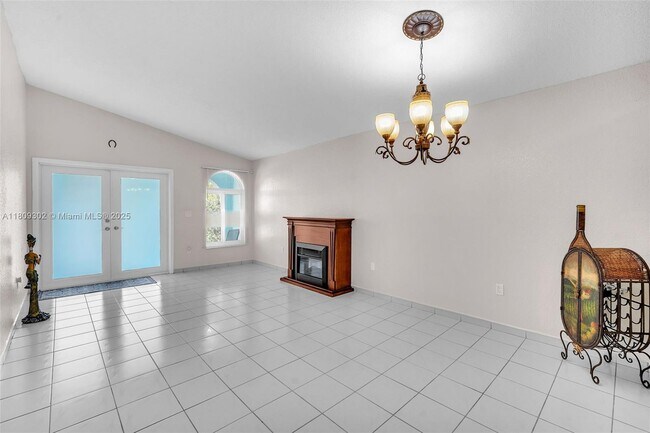 Foto del edificio - 2767 W 69th Terrace