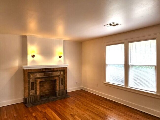 Foto del edificio - Remodeled 1 BED 1 BATH DUPLEX MIILER'S BLVD HISTORIC DISTRICT