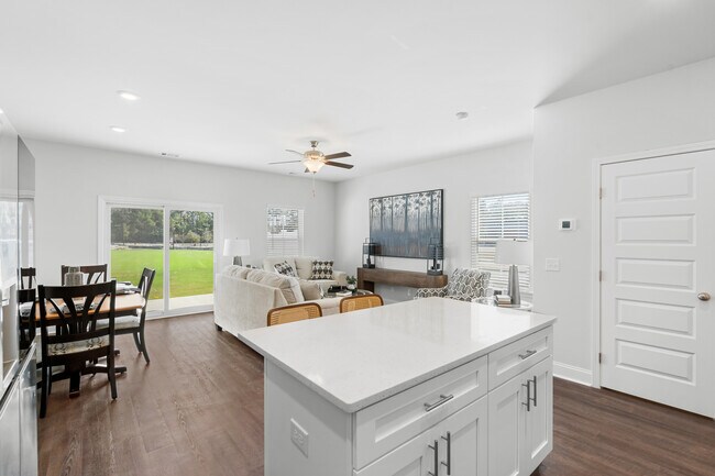 Foto del edificio - Oak Grove Townhomes