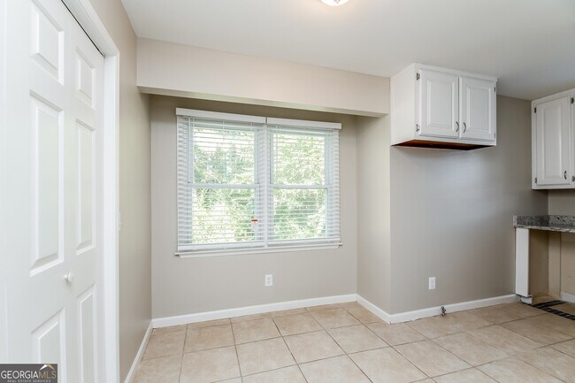Building Photo - 1561 Rose Garden Ln