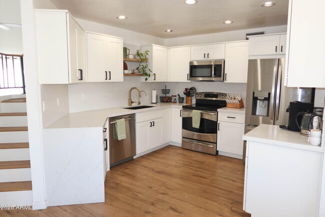 Building Photo - 3113 E Topeka Dr