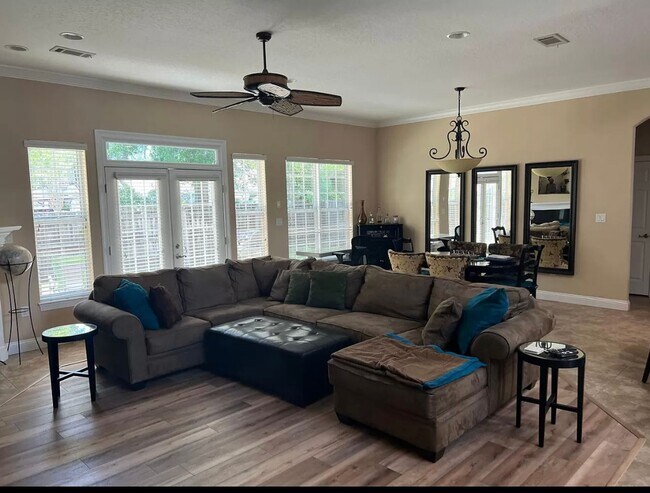 Building Photo - Spacious 3/2 Home for rent