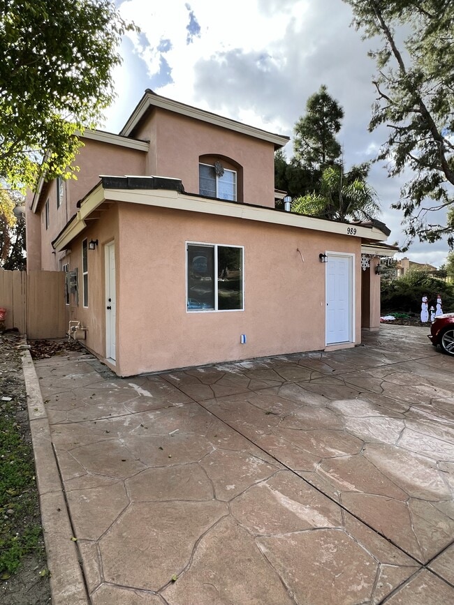 Building Photo - 989 St Germain Rd