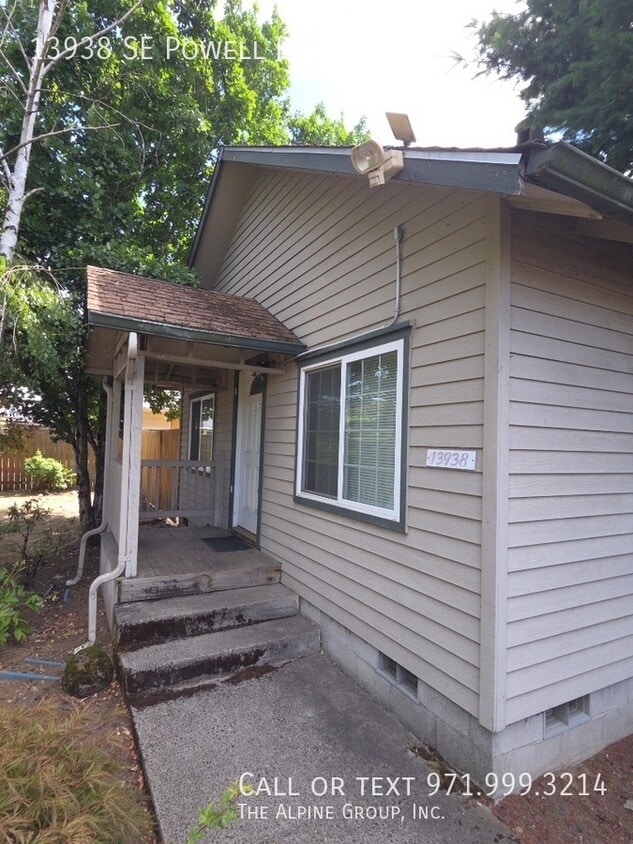 Building Photo - 13938 SE Powell Blvd