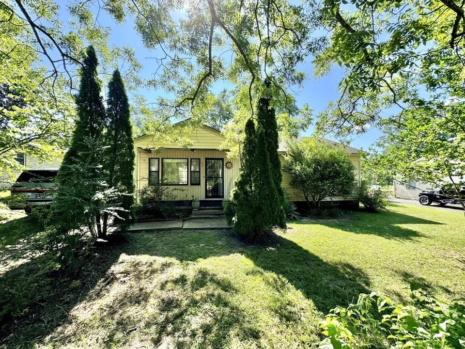 Foto del edificio - 102 Magnolia Dr