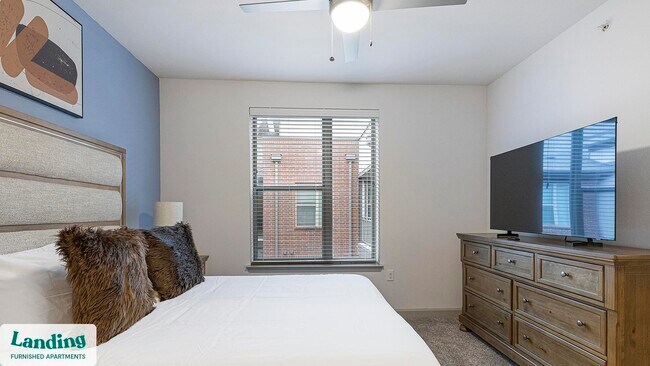 Foto del edificio - 2800 NE Green Oaks Blvd