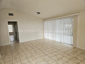 Building Photo - 1635 Newport Ct