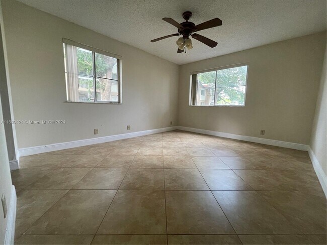 Foto del edificio - 9899 Westview Dr