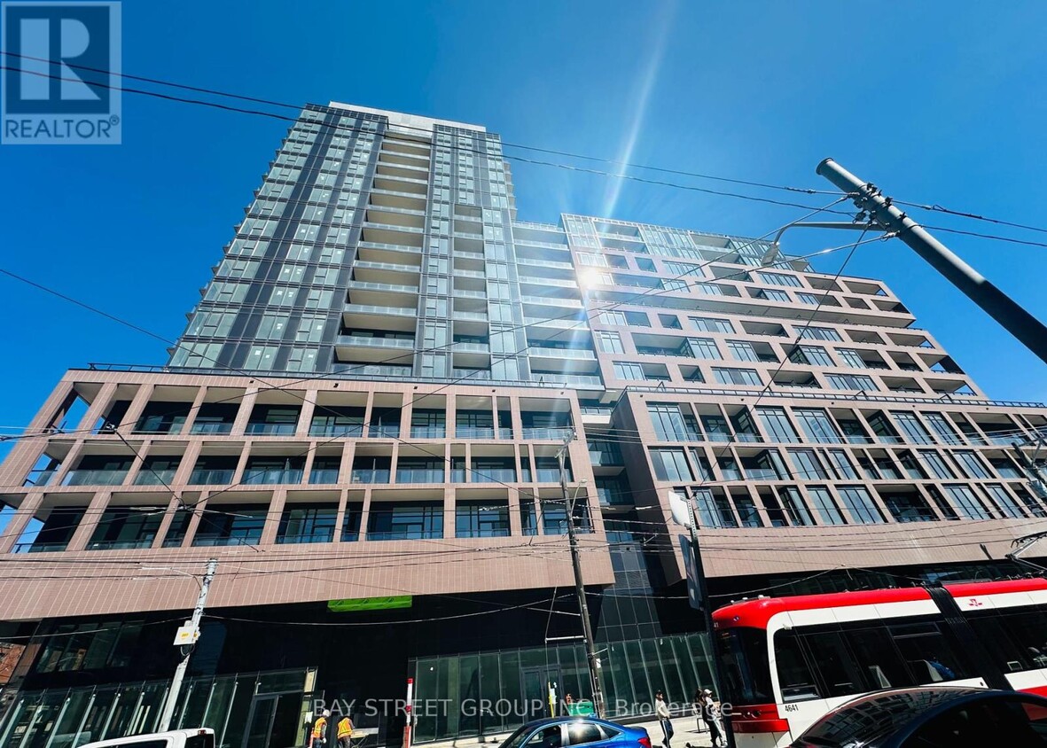 Primary Photo - 285-285 Dufferin St