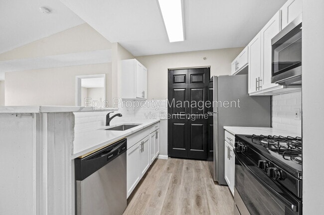 Building Photo - 9200 Charlotte Ct
