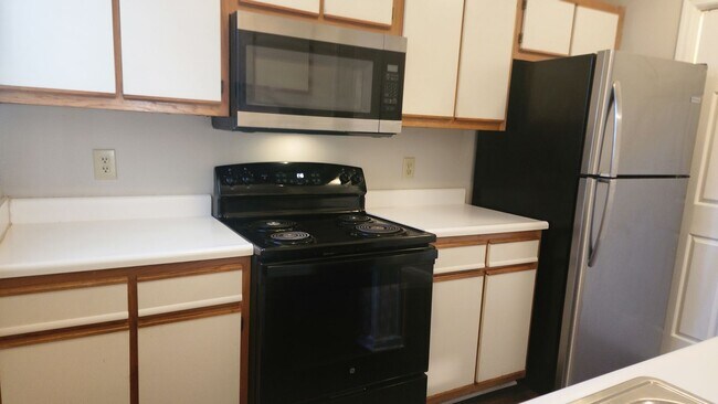 Foto del edificio - 300 Waterdown Dr