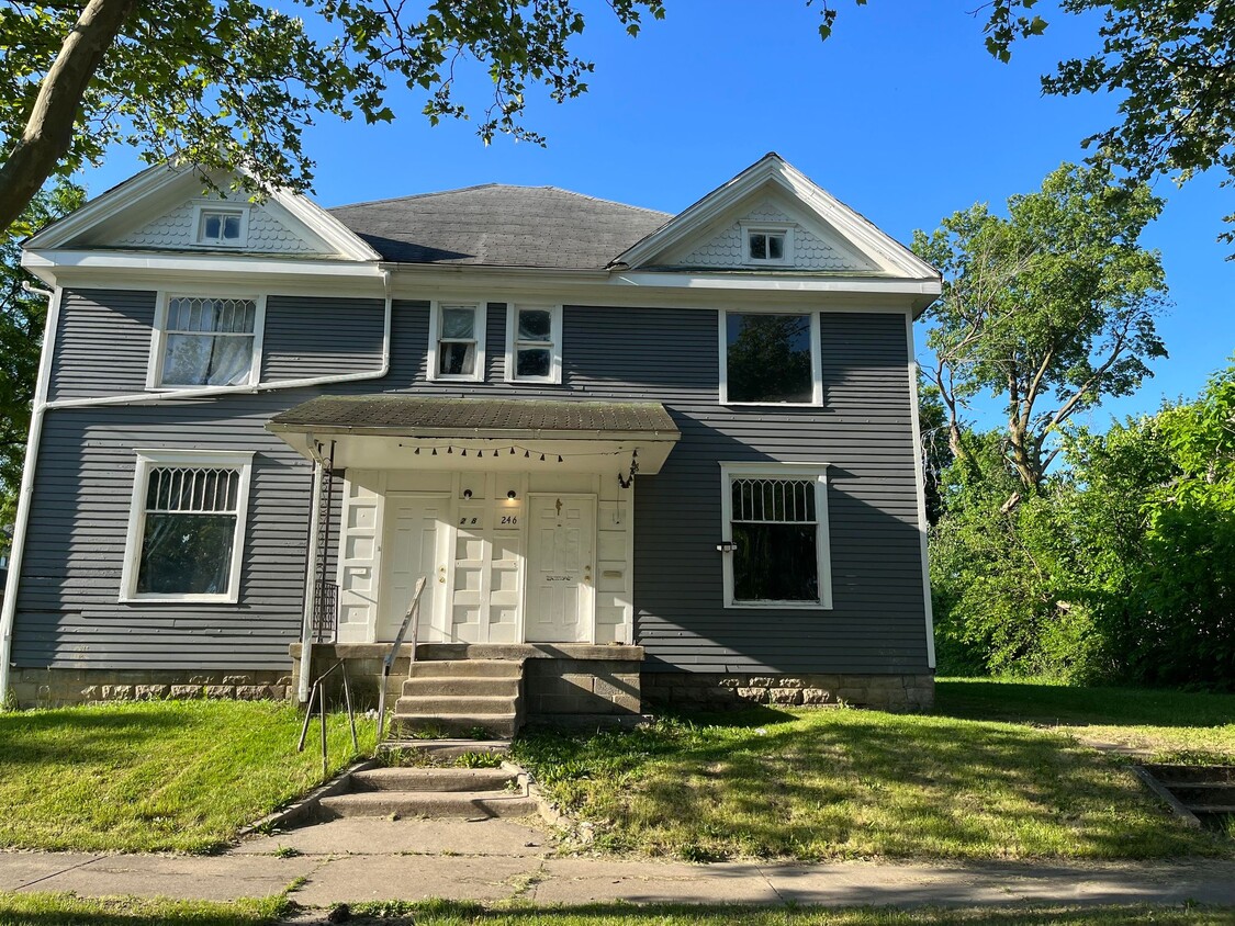 Foto principal - 246 E Dewald St