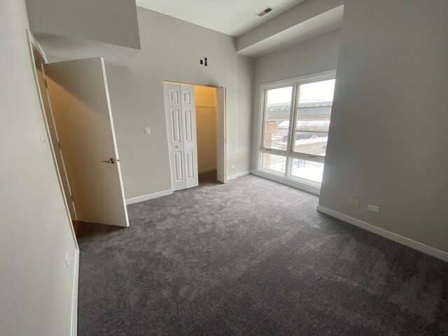 Building Photo - 39 N Paulina St