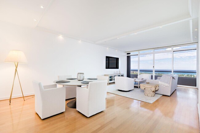 Foto del edificio - 529 S Flagler Dr