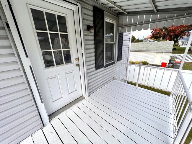 Foto del edificio - Beaver Falls - 2 bedroom 1 Bath Home