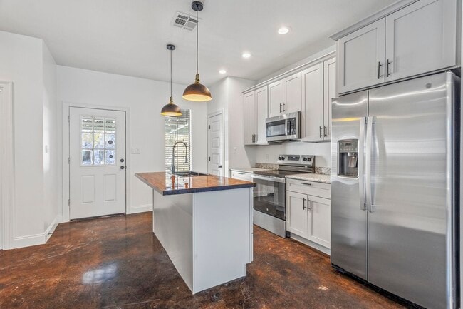 Building Photo - 3552 Knight Ln