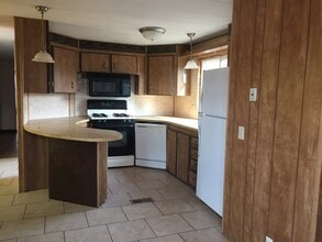 Building Photo - 571 E Hooper Ave