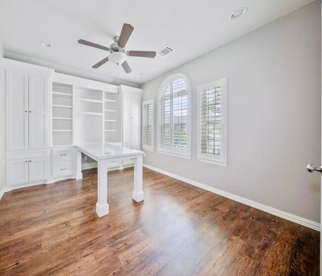 Foto del edificio - 3306 Benbrook Springs Ln