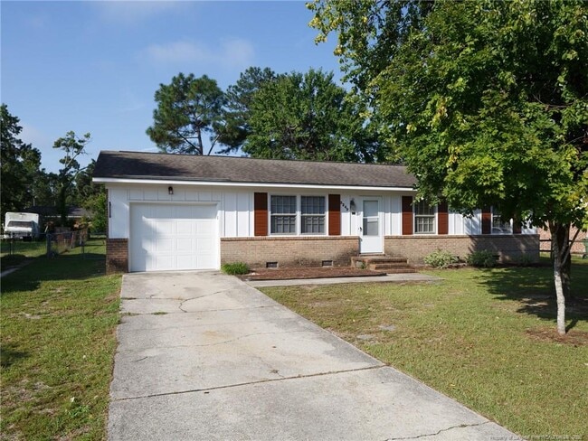 Building Photo - 3249 Glenmore Dr