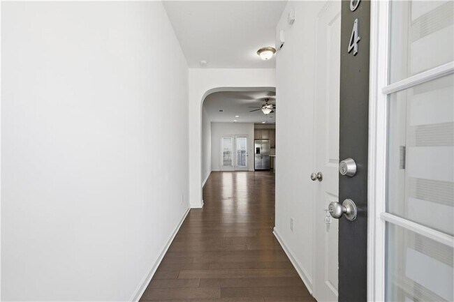 Foto del edificio - 2384 Belmont Pl