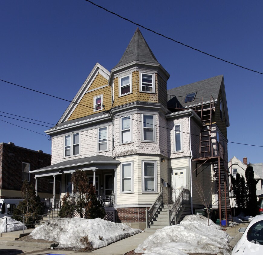 Primary Photo - 303-305 Washington Ave