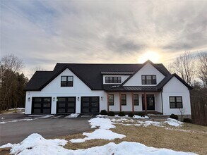 Building Photo - 6 Conifer Ct