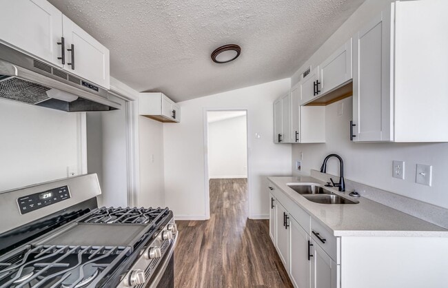 Foto del edificio - 4980 Vickie Dr