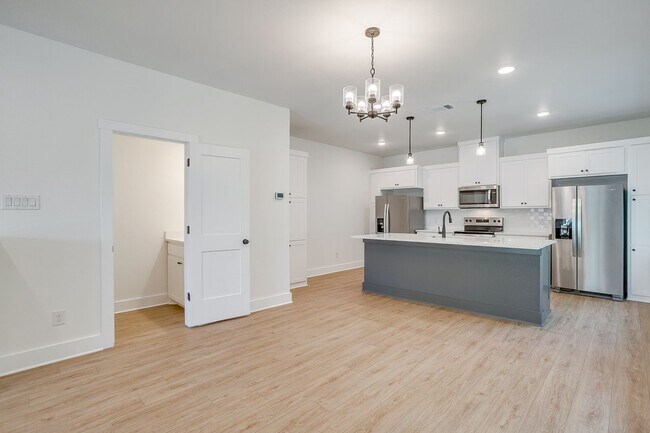 Building Photo - 2341 Benbrook Blvd