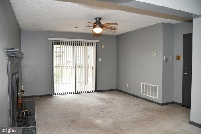 Building Photo - 813 Cambridge Cir
