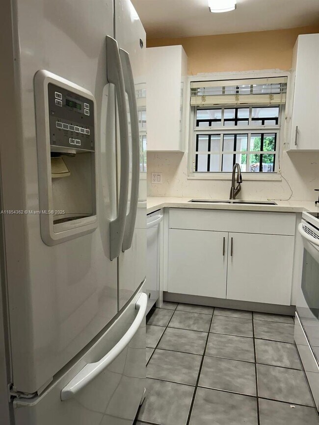 Foto del edificio - 12282 SW 10th St