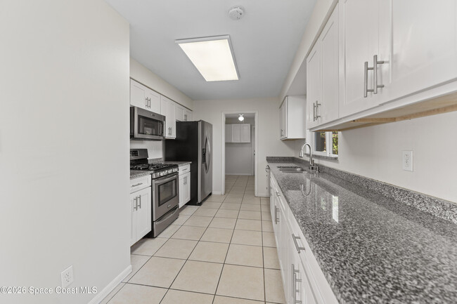 Building Photo - 420 S Tropical Trail