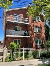Building Photo - 528 Throgs Neck Expy