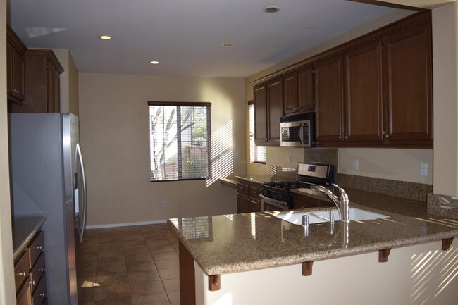 Building Photo - 16744 Saintsbury Glen