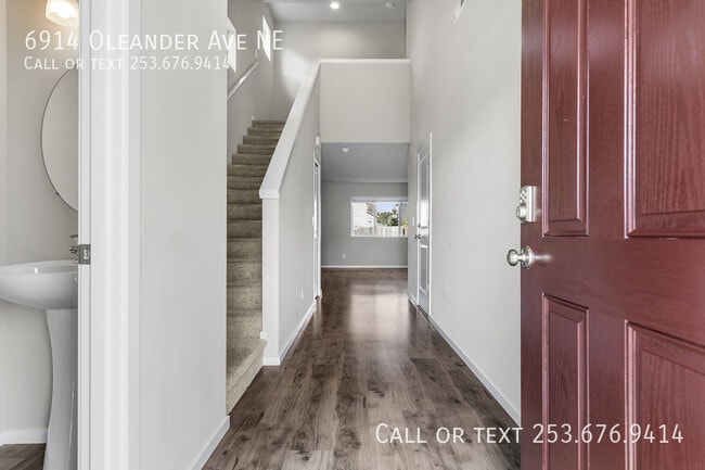 Building Photo - 6914 Oleander Ave NE