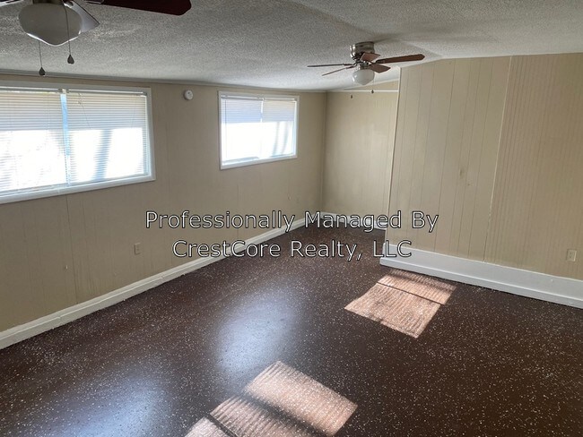 Foto del edificio - 4703 Bowen Ave