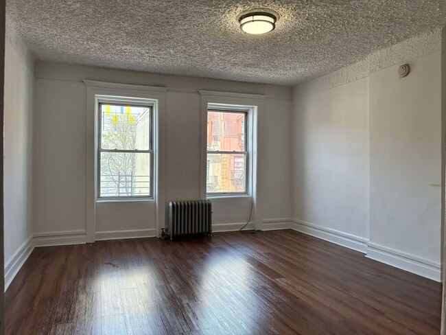 Building Photo - 556 W 161st St