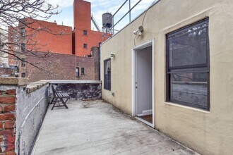 Building Photo - 145 E 26th St