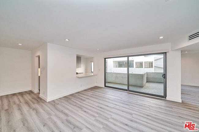 Building Photo - 145 S Maple Dr