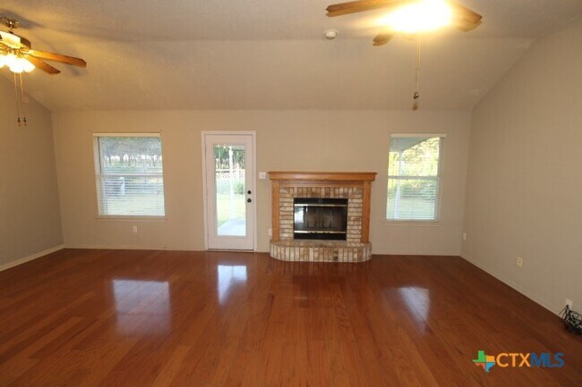 Foto del edificio - 924 Northern Dancer Dr