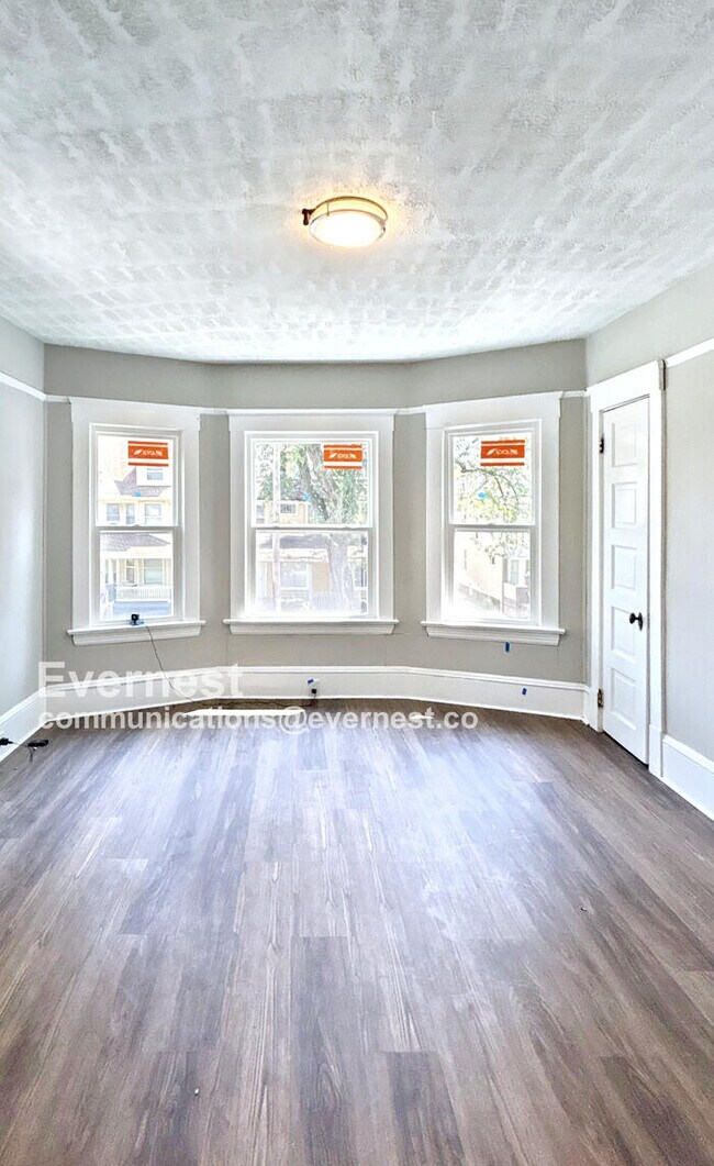 Foto del edificio - 2216 E 82nd St