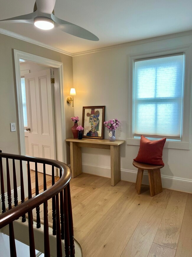 Building Photo - 214 Bowen St