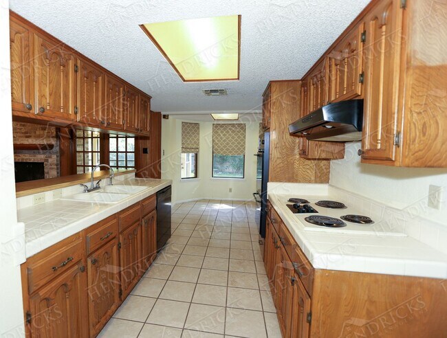 Building Photo - 4622 Shavano Woods