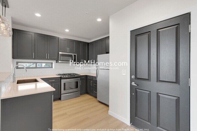 Foto del edificio - Updated Two Level Condo in the Heart of Do...