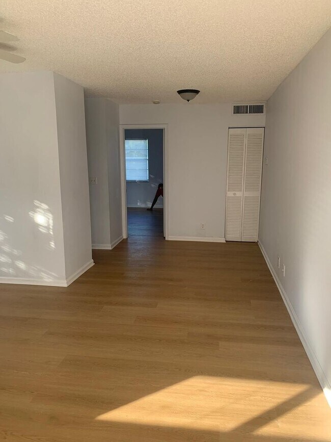 Foto del edificio - 116 N F St