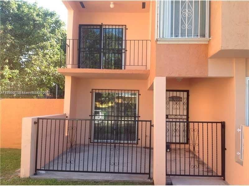 Foto principal - 2415 NW 11th St