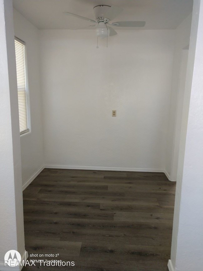 Building Photo - 2 br, 1 bath House - 452 N 3rd Ave
