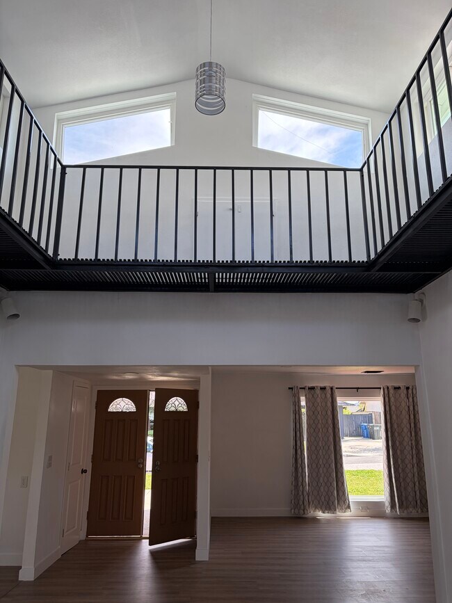 Building Photo - 1315 Ameluxen Ave