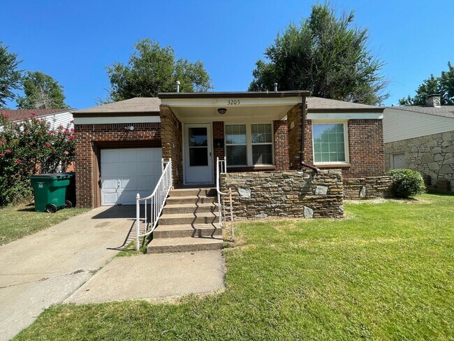 Building Photo - 3205 NW 43rd St