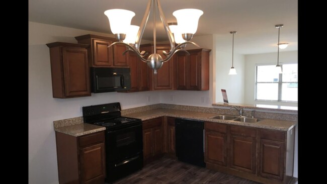 Foto del edificio - 3713 Remington Dr