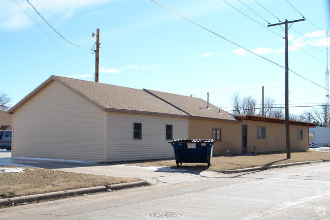 Building Photo - 308-312 W D Ave